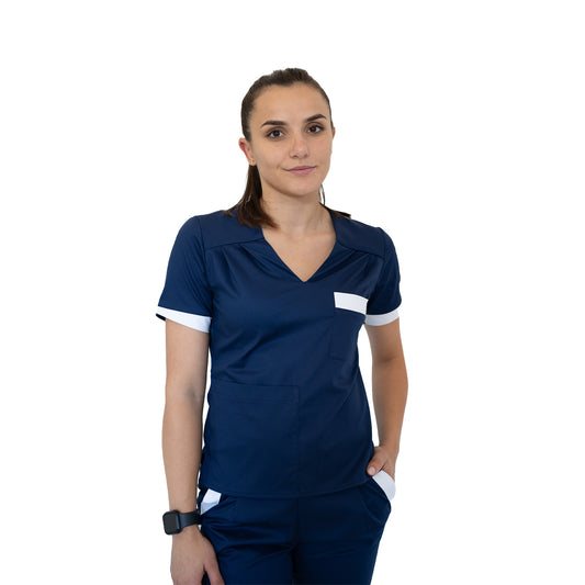 Bluză medicală cu decolteu în V, pliuri și detalii subtile albe