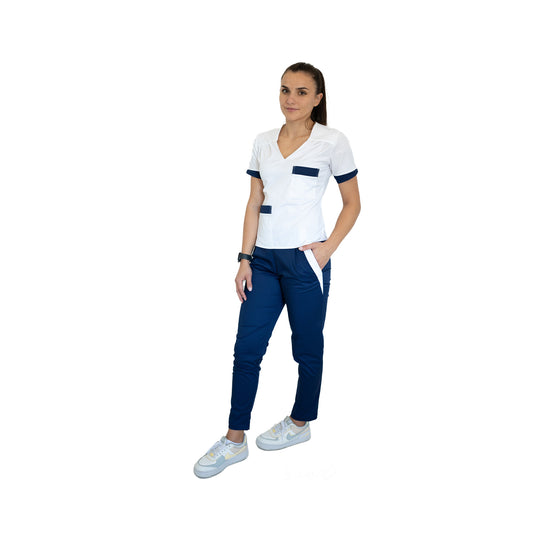 Costum medical cambrat, bluză albă și pantaloni slim fit
